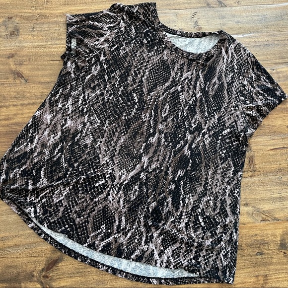 Maurices Snake Print 24/7 Tee - Picture 1 of 3
